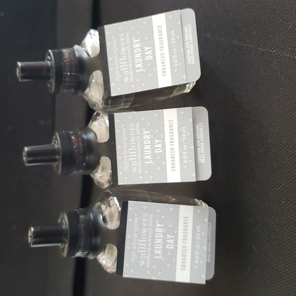 3 LAUNDRY DAY Wallflowers Fragrance Refill - Bath & Body Works